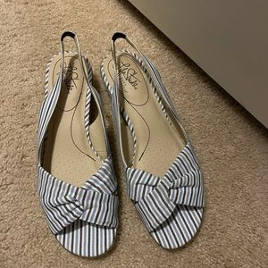 Life Stride comfort soft system sling back sandal. Blue, white, black striped.